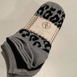 Adrienne Vittadini Low cut Socks 6 pairs Size 9-11
